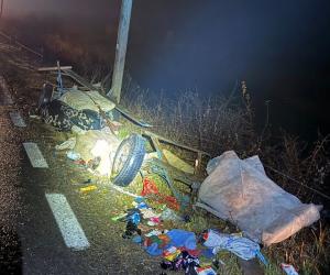 Momentul în care o căruţă cu patru copii este spulberată de o maşină. Un bebeluş a murit
