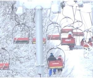 Turist german, mort după ce a căzut dintr-un telescaun într-o stațiune din Muntenegru. Soţia sa, grav rănită