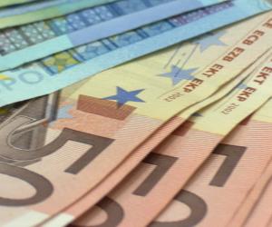 De ce sunt creditele atât de scumpe în România. Inflația, deficitul și ratingul slab de țară se văd în rate