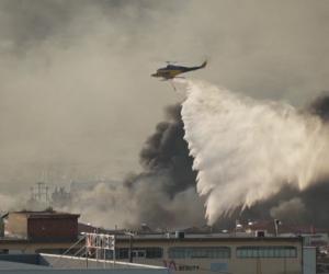 Imagini dramatice din Creta, devastată de incendii. Trei pompieri au murit, iar mii de oameni au fost evacuaţi