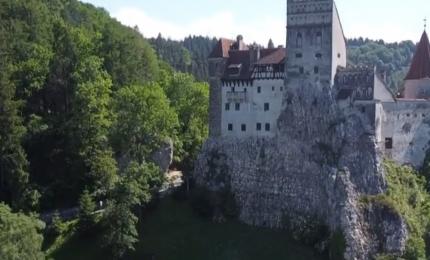 Cât o costă o săptămână la munte. Hotelierii au scăzut din preţuri pentru a atrage turiştii de la mare Cât o costă o săptămână la munte. Hotelierii au scăzut din preţuri pentru a atrage turiştii de la mare