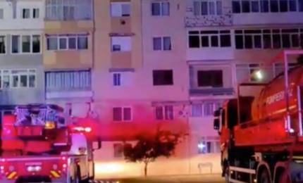 Incendiu la un bloc din Balș. Zeci de persoane au fost evacuate Incendiu la un bloc din Balș. Zeci de persoane au fost evacuate