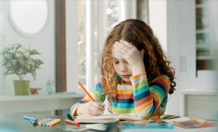 Copilărie furată de grijile adulților: cum îi afectează pe copii, la maturitate, conflictele dintre părinţi Copilărie furată de grijile adulților: cum îi afectează pe copii, la maturitate, conflictele dintre părinţi