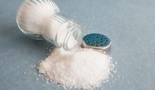 Câtă sare poți consuma pe zi și cum să reduci cantitatea