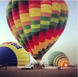 Accidentul in care un balon cu aer cald s-a prabusit in Egipt, surprins de catre un cameraman amator