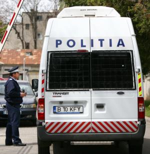 Doi politisti din Gorj si-au riscat locul de munca pentru 200 de lei