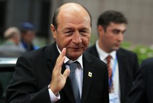 Traian Basescu: Revizuirea Constitutiei reprezinta "un risc de blocare a statului"