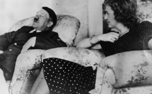 Dezvăluiri incredibile! Hitler şi Eva se "iubeau" fără să se atingă şi fără să se dezbrace