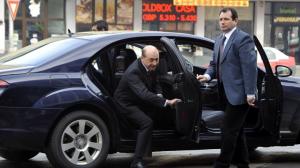 Incident prezidenţial! Traian Băsescu, scuipat de un șomer