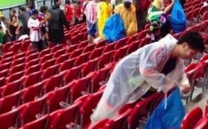 Un gest de luat exemplu! Suporterii japonezi au făcut curăţenie pe stadion