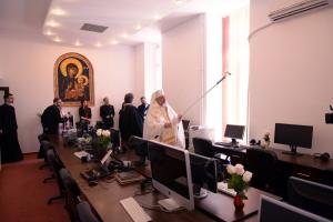 Imaginile zilei! Patriarhul a sfinţit un studio de televiziune cu trafaletul