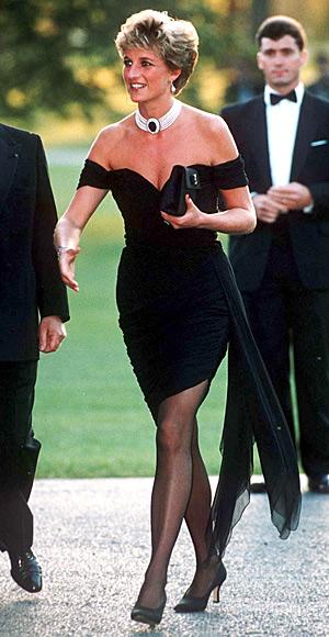 O viaţă "furată" de paparazzi! Diana, Prinţesa inimilor ar fi împlinit, astăzi, 53 de ani!