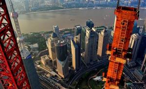 Îţi taie respiraţia! Imagini UIMITOARE surprinse de un macaragiu cu oraşul Shanghai