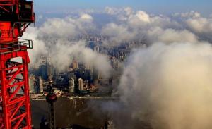Îţi taie respiraţia! Imagini UIMITOARE surprinse de un macaragiu cu oraşul Shanghai
