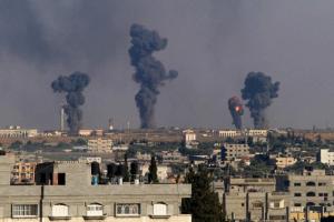 Fâşia Gaza: Avioane militare israeliene au distrus două clădiri de 12 şi şapte etaje
