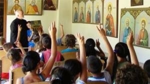 Prima şcoală ortodoxă din România. Rugăciunea face parte din,,pachetul educaţional”