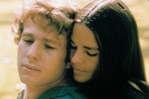 “Dragostea înseamnă să nu spui niciodată că îţi pare rău”! 45 de ani de "Love Story"