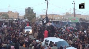 VIDEO! Statul Islamic: Prizonierii sunt plimbați, în cuşti, pe străzi