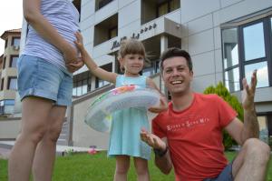 Prezentatorul Observatorului de Weekend, Daniel Osmanovici, va fi din nou tată