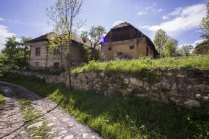 Imagini rupte din Rai! Alun, satul de MARMURĂ din România nemaivăzută