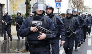 Paris: Un bărbat înarmat cu un cuțit a fost ucis în fața unui comisariat de poliție