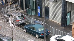 GALERIE FOTO: La un an de la atacurile asupra redacției CHARLIE HEBDO,  Parisul e din nou sub teroare. Un bărbat a fost ucis, iar traficul e blocat