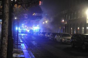 Panică în orașul belgian Liege: zeci de oameni au fost evacuați după ce o mașină a luat foc, lângă Târgul de Crăciun. Oamenii s-au temut de un atentat