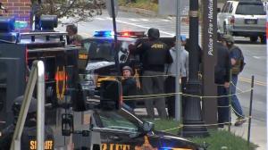 BREAKING NEWS: ATAC ARMAT în campusul Universităţii Ohio. Opt persoane au ajuns la spital. Autorul atacului a fost ucis de poliţişti
