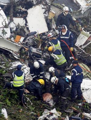 CATASTROFA AVIATICĂ din Columbia a ucis 20 de ziarişti şi a decimat o echipă de fotbal braziliană. BILANŢ: 71 de morţi! ULTIMELE CUVINTE ale pilotului (FOTO + VIDEO)