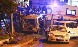 IMAGINILE DEZASTRULUI: Baie de sânge la Istanbul. Exploziile au ucis 27 de poliţişti şi 2 civili