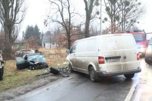 Accident cumplit în Polonia, provocat de un şofer român beat! A intrat cu duba într-un Citroen, pe care l-a făcut praf. IMAGINI ŞOCANTE