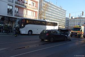 Autocar românesc, cu 46 de oameni la bord, implicat într-un accident în Ungaria. Cel puțin 4 răniți (GALERIE FOTO)