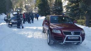 13 turiști blocați de zăpadă în Retezat, salvați după 10 ORE de eforturi. Zăpada depășea o jumătate de metru