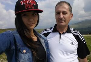 Românca adolescentă care vrea să-și vândă virginitatea pe UN MILION DE EURO provoacă furtună în familia ei. Părinții vor să o dezmoștenească, pentru că a mințit și i-a făcut de râs