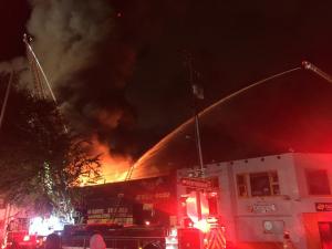 Incendiul de la petrecerea din California: autoritățile se tem că ar fi zeci de morți