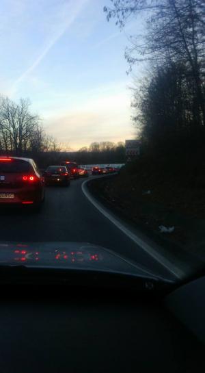 MAREA ÎNTOARCERE: aglomerație pe drumurile României, la finalul minivacanței de 1 decembrie. E trafic greu pe Valea Prahovei, dar și pe Valea Oltului