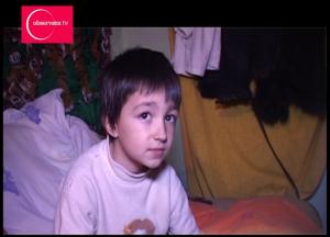 Ţi se rupe sufletul: povestea lui Emi, copilul de 6 ani din Vaslui care şi-a scos surioarele din foc. Ce-şi doreşte de la Moşul (VIDEO)