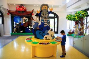 GALERIE FOTO: Cum arată cel mai mare magazin de Lego din lume