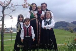VICTORIE pentru familia Bodnariu: Cei cinci copii luaţi de serviciile sociale din Norvegia se vor alătura familiei