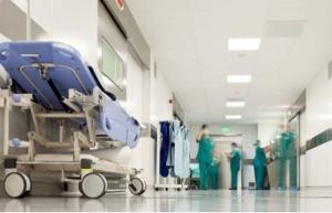 INCIDENT incredibil într-un spital din România: Un medic de la Spitalul Colţea s-a electrocutat la un aparat în timpul unei operaţii