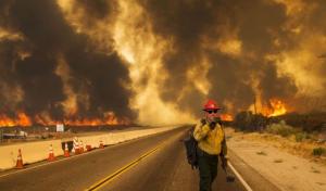 IADUL s-a dezlănţuit în California: INCENDII devastatoare fac ravagii pe sute de kilometri. Pompierii se simt neputincioşi: "Nu am mai văzut niciodată aşa ceva" (FOTO, VIDEO)