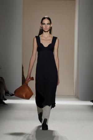 GALERIE FOTO: Victoria Beckham, de nerecunoscut la finalul prezentării sale de la New York Fashion Week