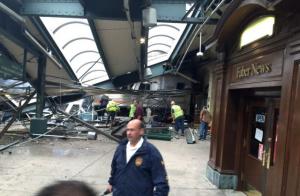 ACCIDENT CIUDAT în SUA: Un tren a intrat cu toată viteza în clădirea unei gări. Trei oameni au murit şi aproape 100 sunt răniţi (FOTO, VIDEO)