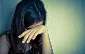 Detalii incredibile apar în cazul mamei românce care şi-a violat fiica de 9 ani. Trimitea videourile şi fotografiile pe Facebook, iubitului ei, din Marea Britanie (VIDEO)