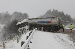 VIDEO&FOTO Nu se întâmplă doar în România! Vestul Europei a fost răpus de ninsoare şi viscol