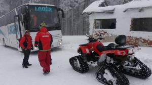 42 de copii blocați în viscol și zăpadă au fost salvați în apropierea stațiunii Semenic. I-au recuperat salvamontiștii și jandarmii (VIDEO, FOTO)