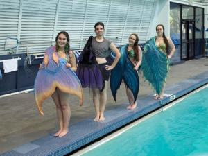 Sirenele există! Patru tineri din Seattle au renunţat la job-uri pentru viaţa în apă