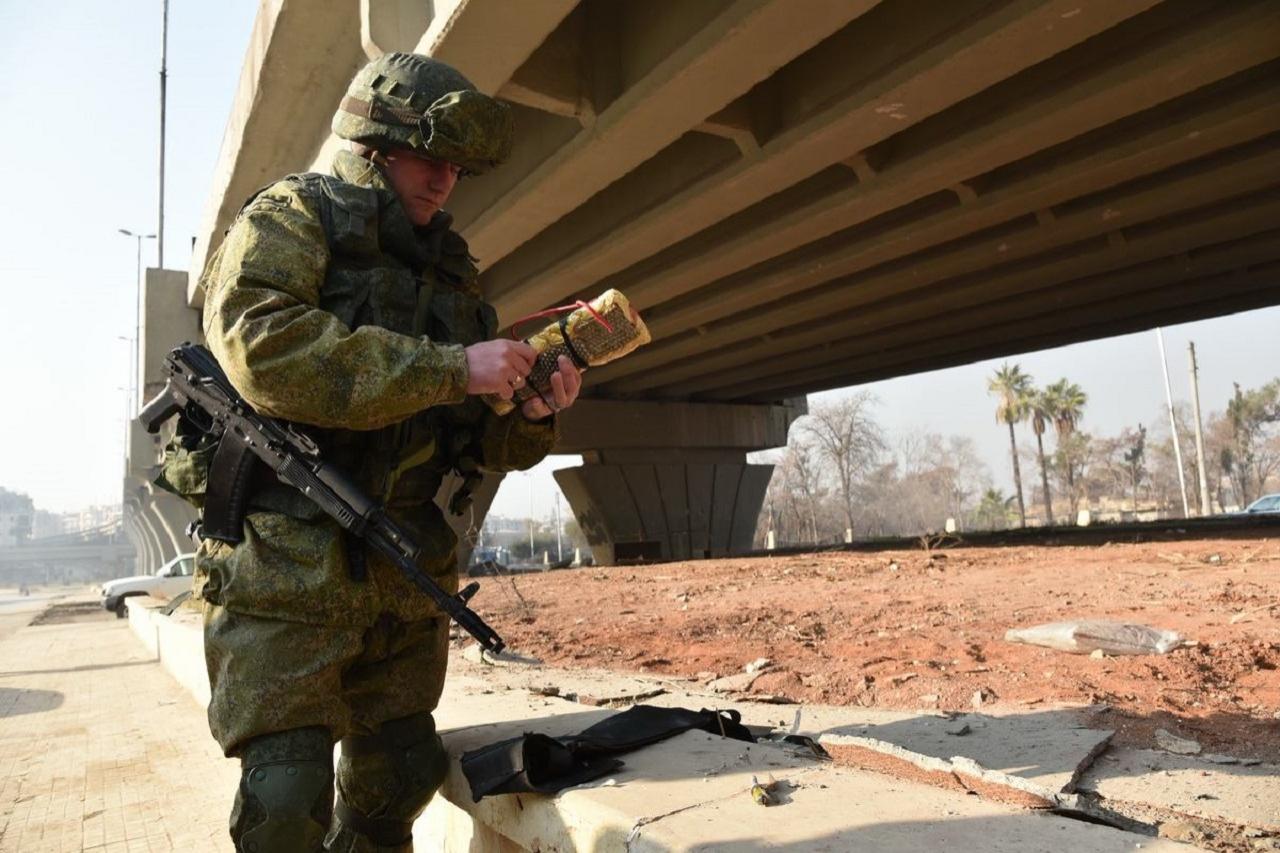 Mine action. Саперы вс РФ В Сирии. Сирия разминирование центр вс РФ. Министерство обороны РФ Сирия разминирование. Инженерные войска в Сирии.