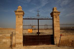 În așteptarea unui MIRACOL: o biserică românească în ruină zace lângă locul botezului lui Iisus, pe malul Iordanului, într-un câmp minat