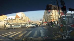 VIDEO: Accident LIVE între un tramvai și o mașină, în București